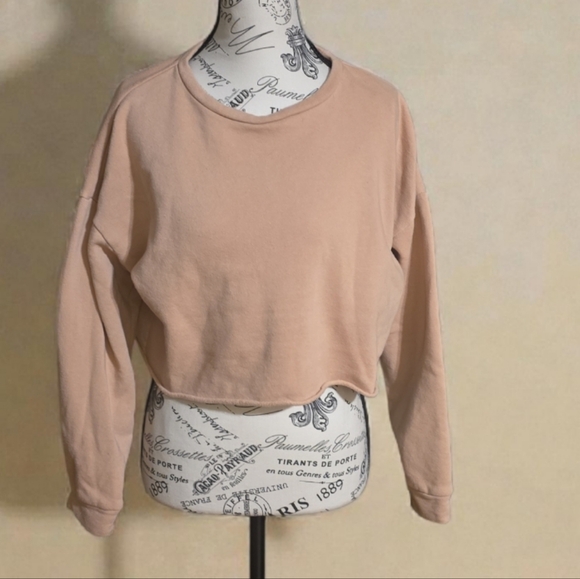 Colsie Sweaters - Cozy Colsie‎ Crop Sweatshirt